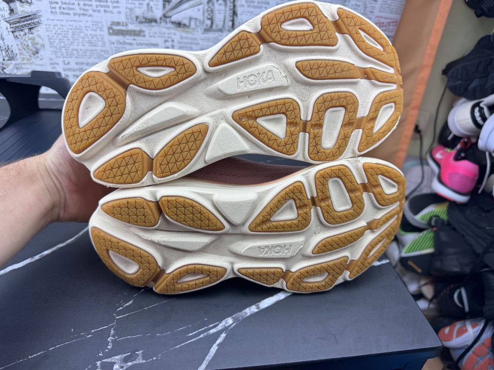 Оригінал Розмір 40 Кросівки Hoka One One Bondi 8 Взуття
