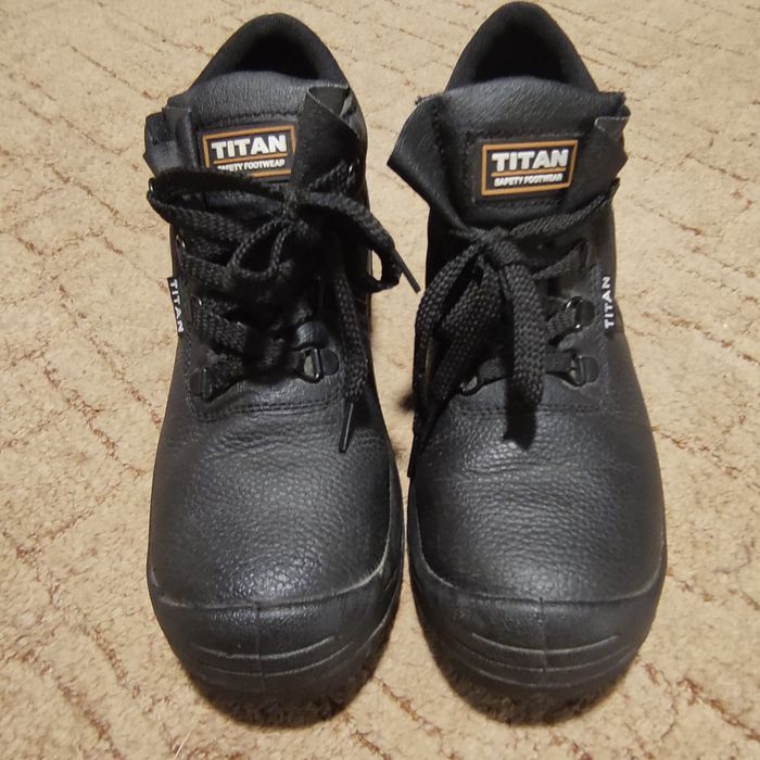 Ботинки Titan Черевики зі стальним носком 41eur