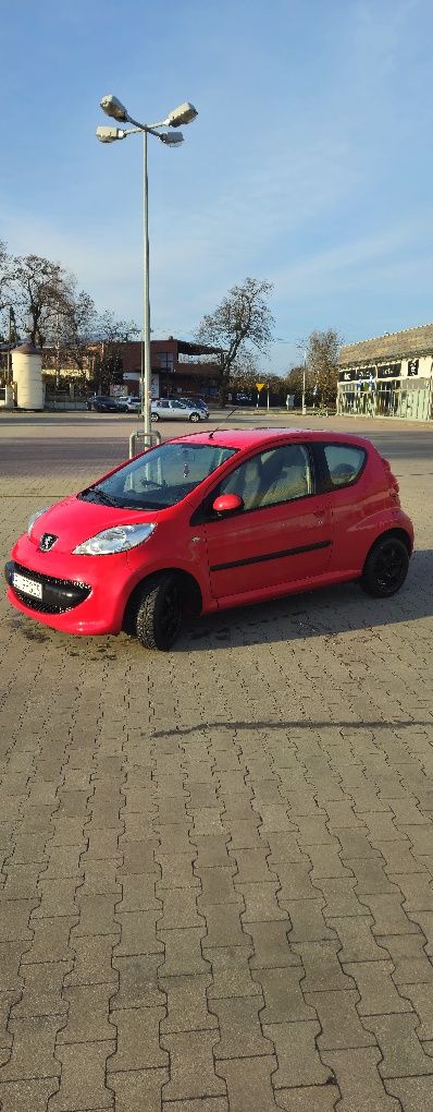 Peugeot 107 odpowiednik toyota aygo,  klimatyzacja sprawna 2 kpl alu.