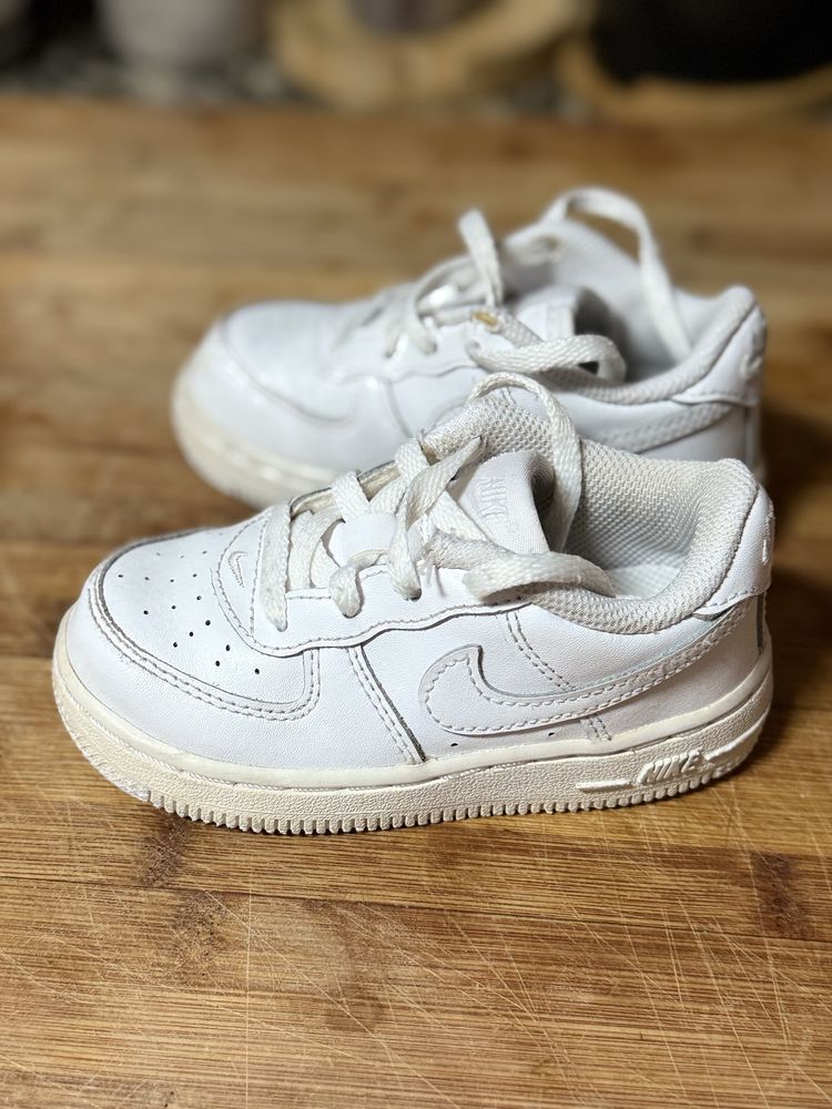 Tenis nike criança tamanho 23,5