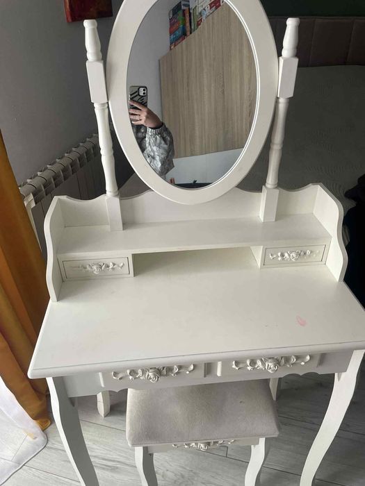 Toaletka mlodziezowa z krzeslem