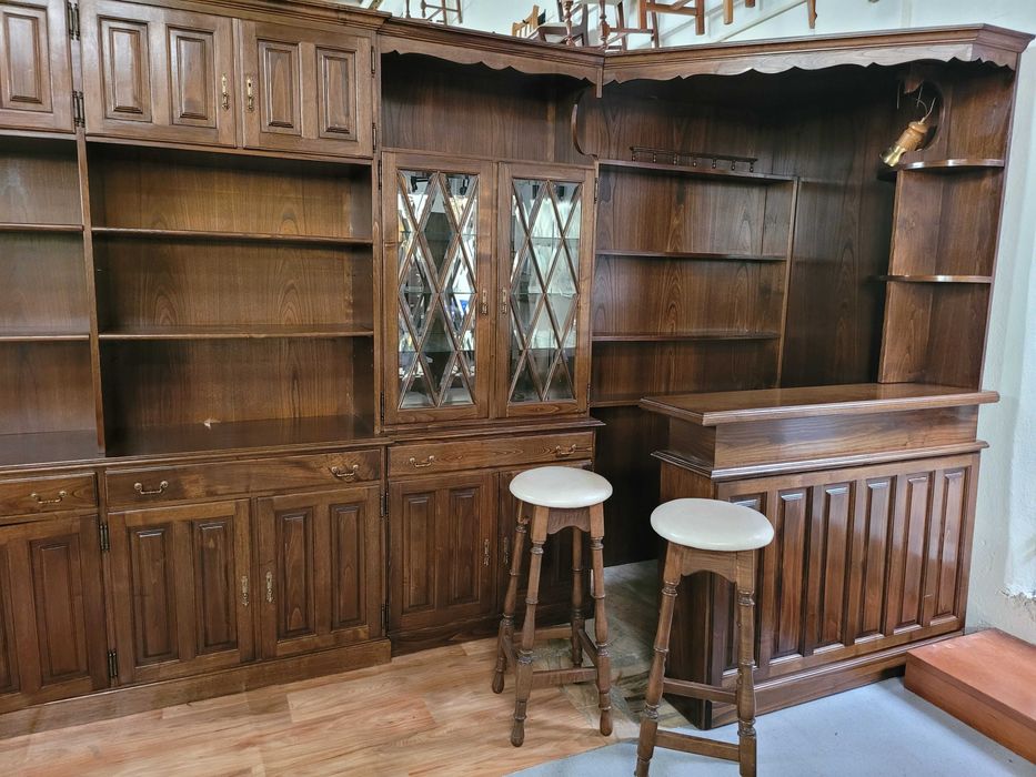 Enormíssimo móvel de canto com bar e dois bancos altos - óptimo estado