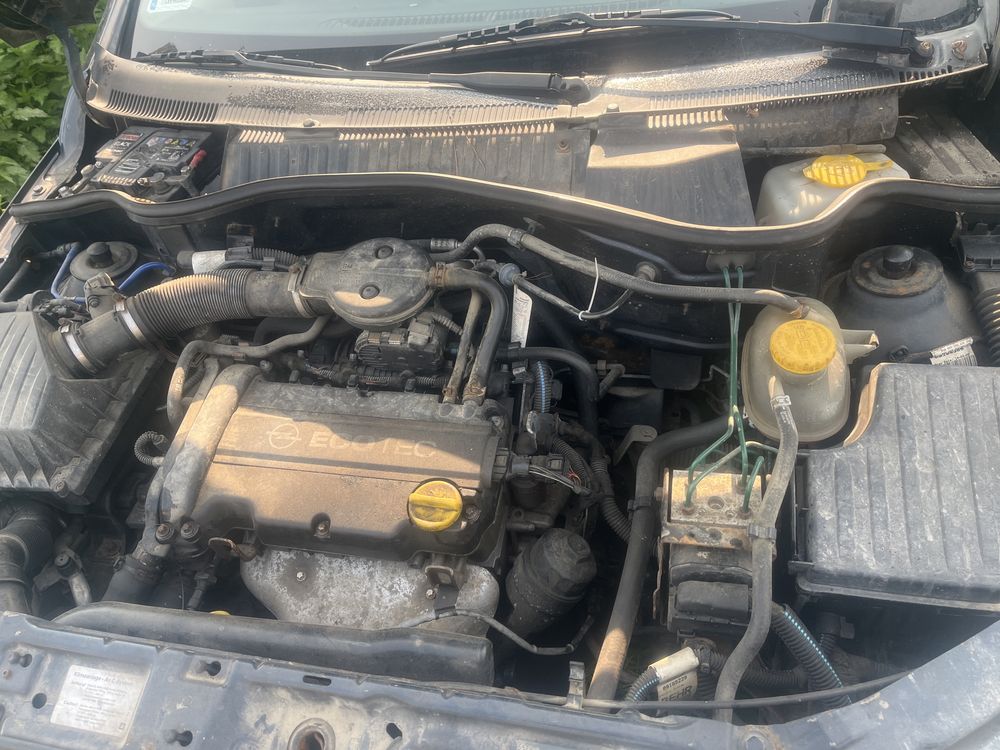 Renault clio 2 Czesci 1.4 bezyna Corsa C 1.2