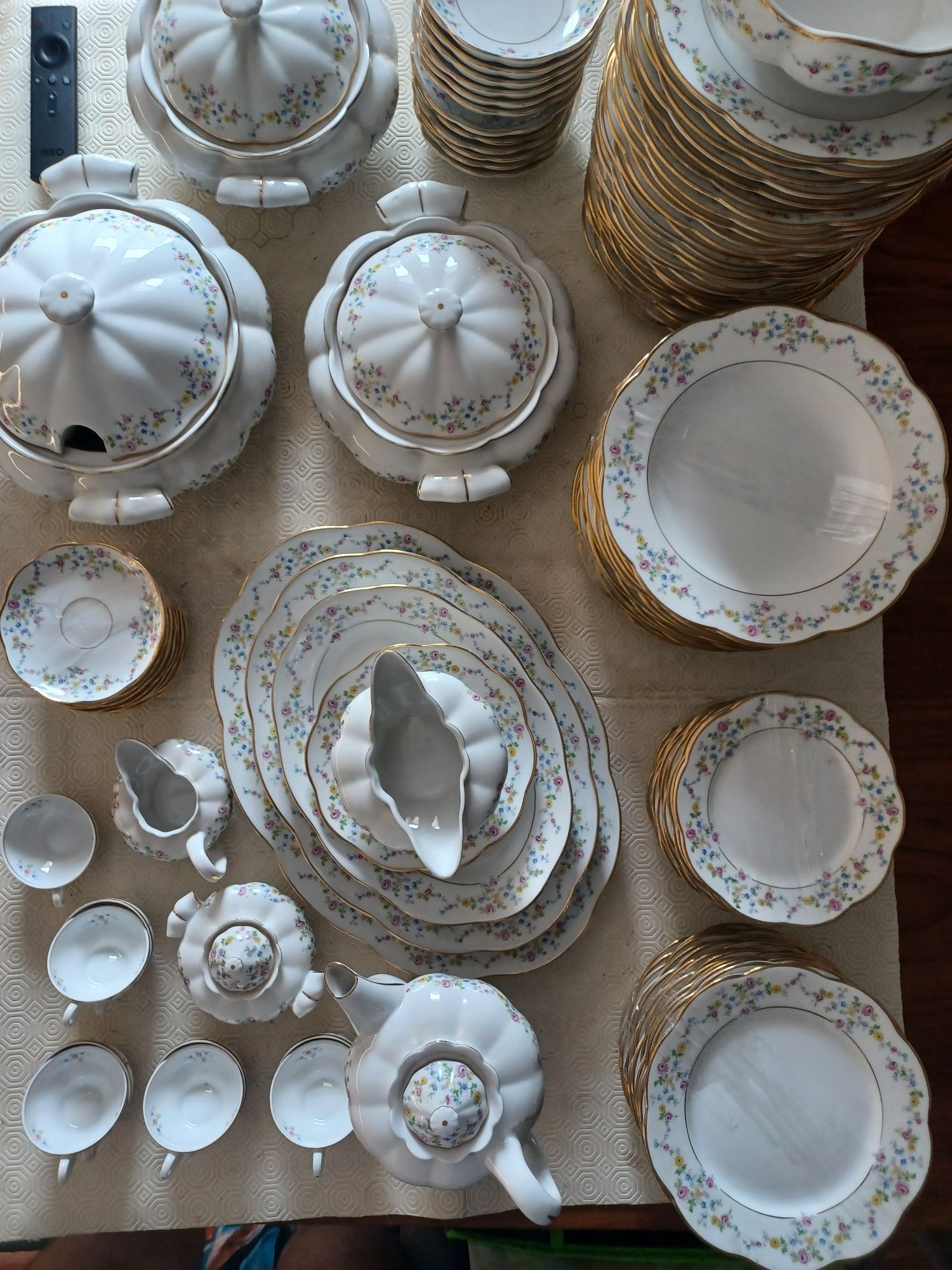 Serviço de jantar e café em porcelana