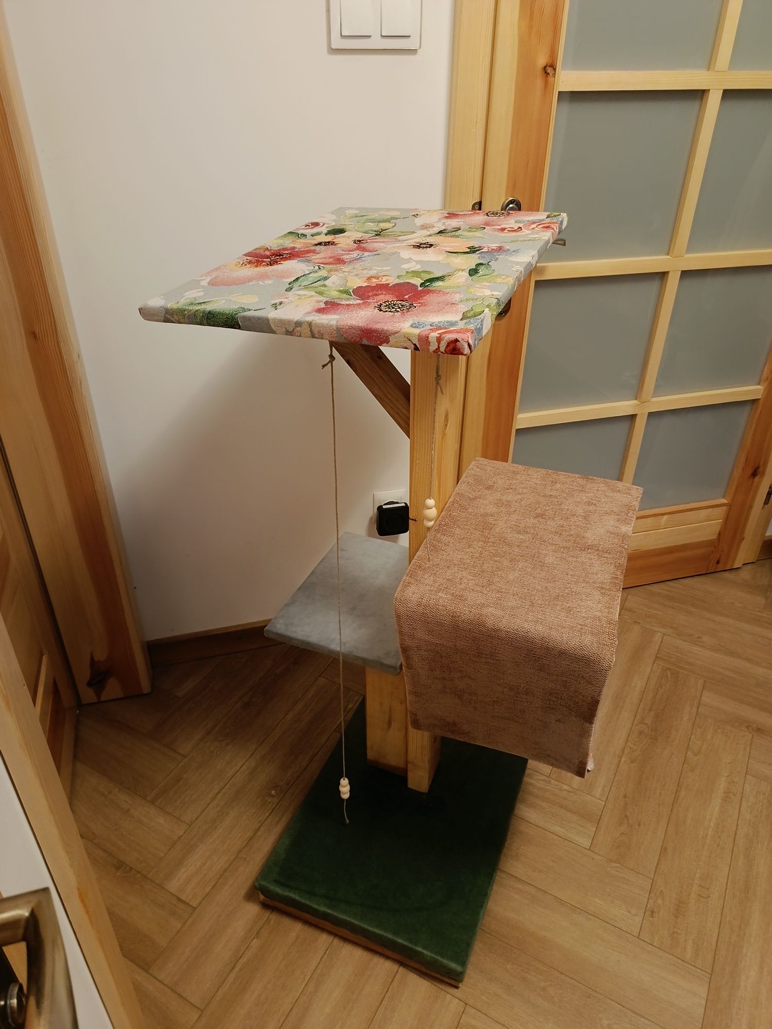 Ręcznie robiony drapak dla kotka