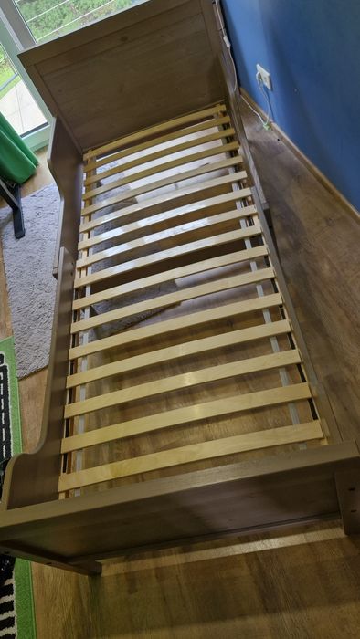 Szare drewniane łóżko Sundvik z ikea regul. długość dno i 2x materace