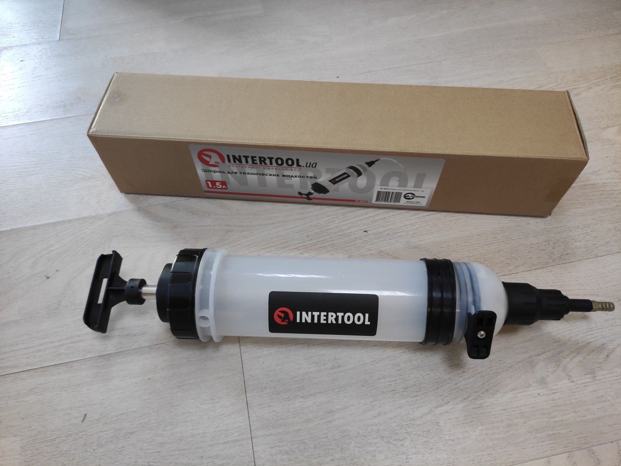 Шприц для технических жидкостей 1.5л INTERTOOL AT-3072