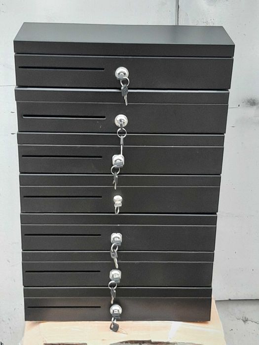 Кассовые ящики. Денежные с ключами. Грошові скрині.