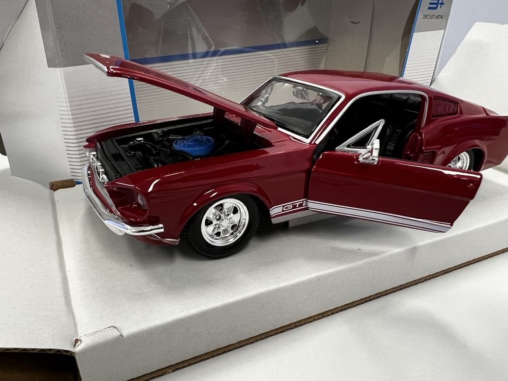 Model auta Ford Mustang GT 67 1:24