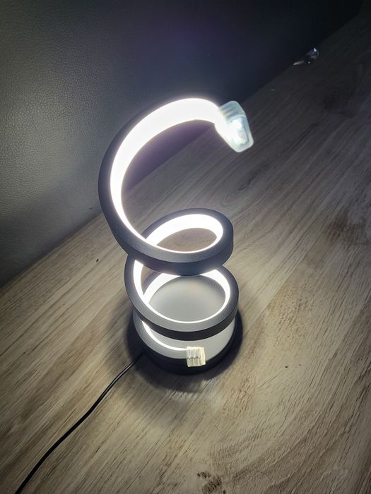 Lampka stołowa LED 20W 3 tryby światła kolor czarny Nowa