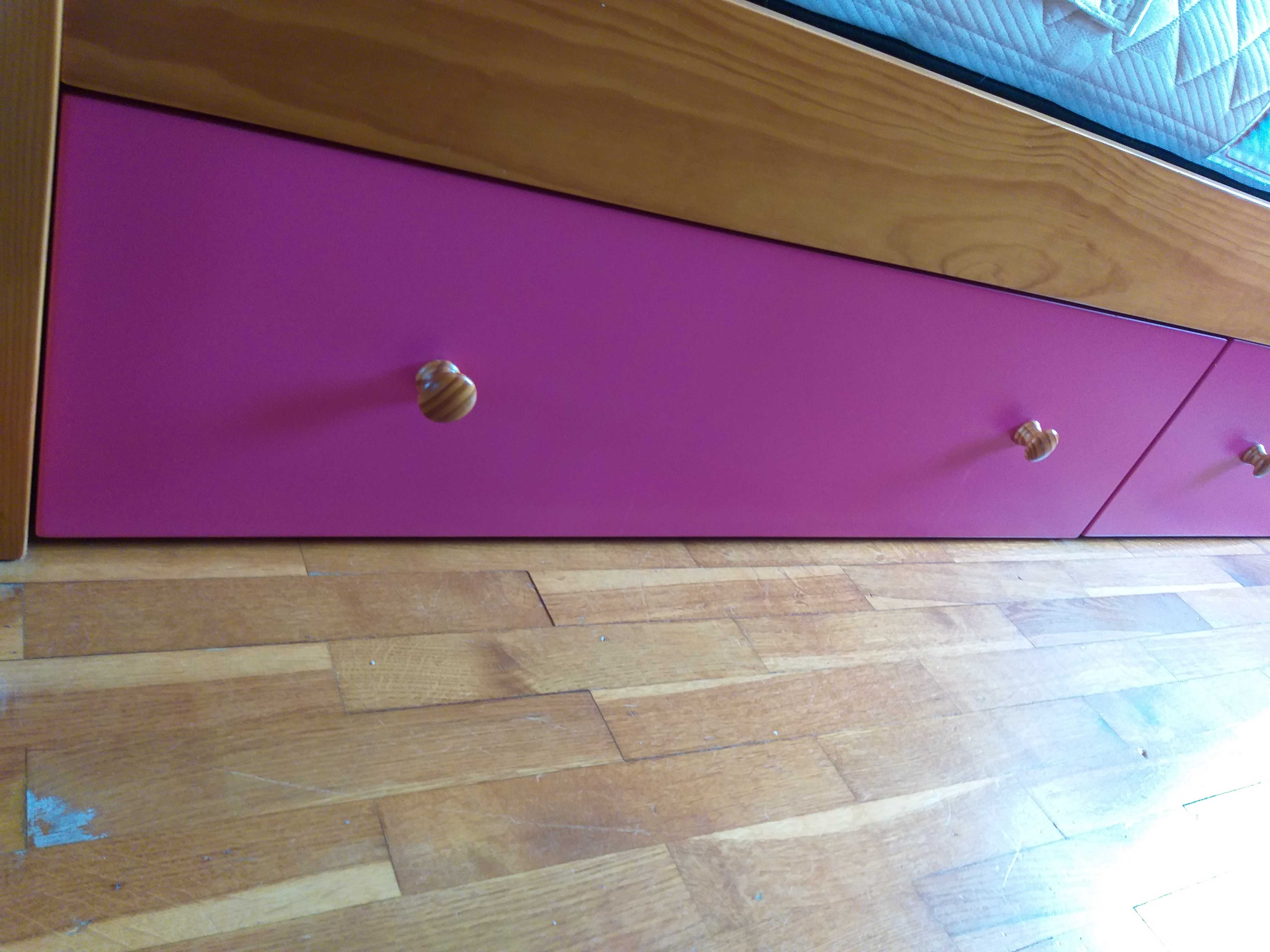 Cama em pinho (com gavetões rosa) para colchão 190x90cm