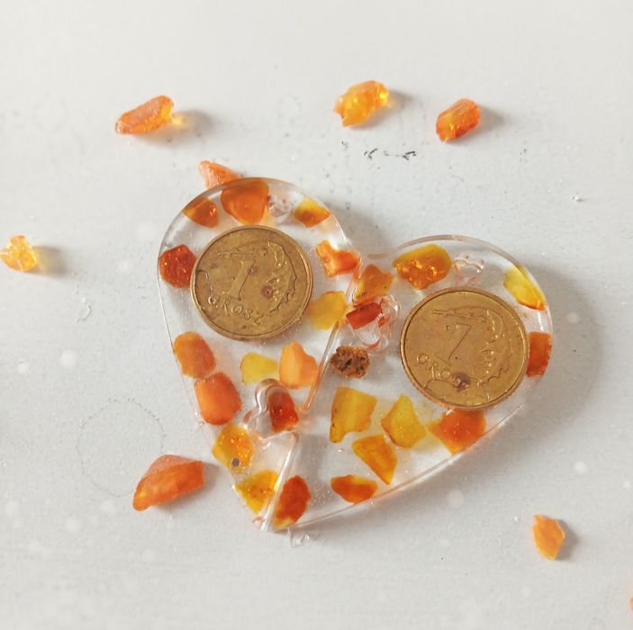 Dwa nowe breloki z bursztynem I grosikiem