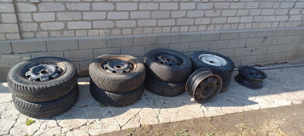 Шини з дисками Ауді 100 с3. (фольксваген)