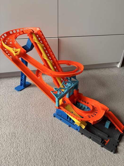 Hot Wheels Roller Coaster