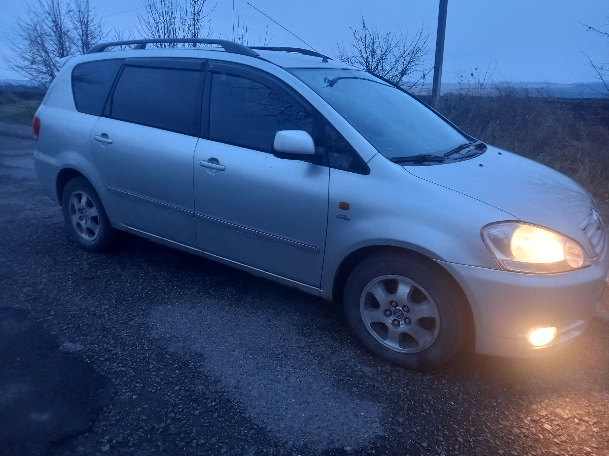Продаж Авенсіс версо