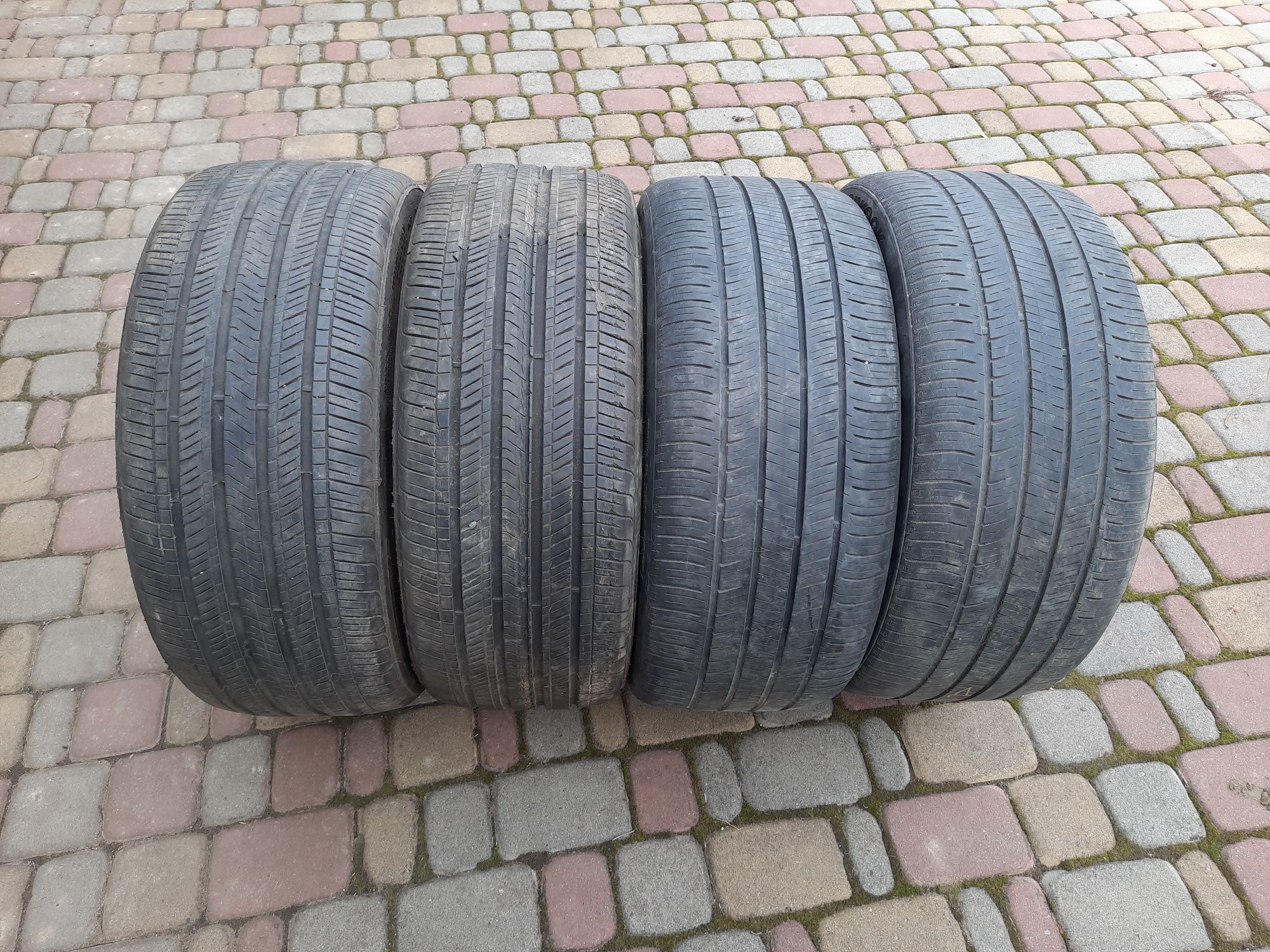 Комплект 235/40R19 Goodyear Hankook
