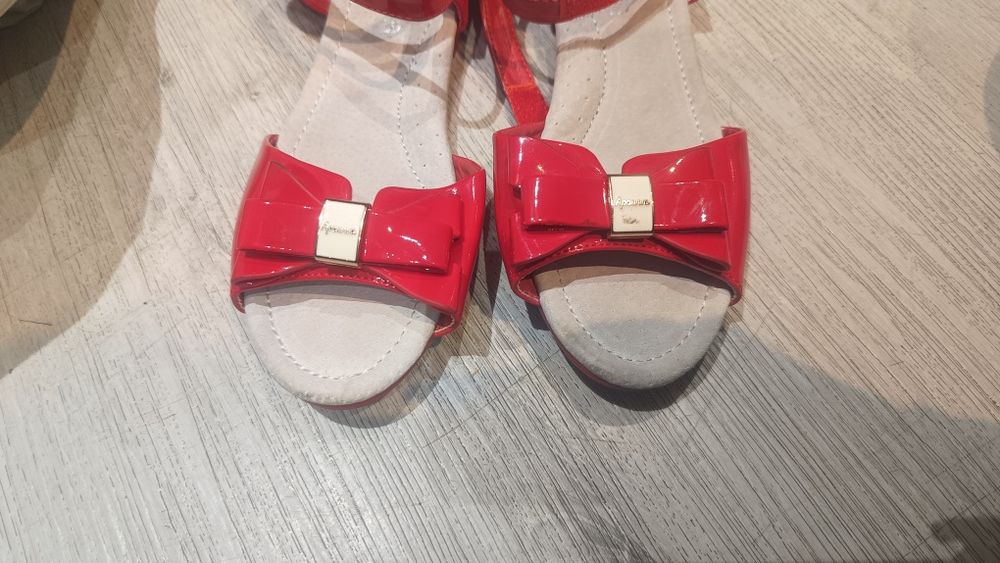 Lakierki dziewczęce 34