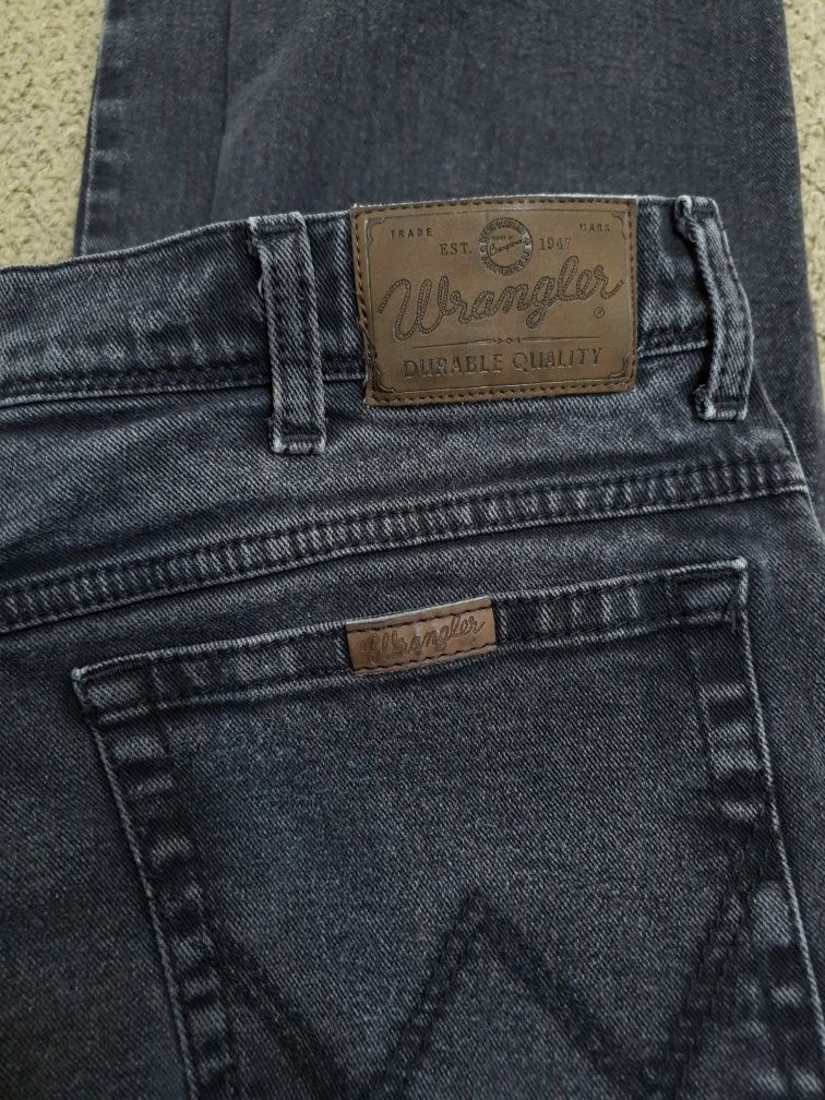 Spodnie męskie jeansowe Wrangler W38 L32 L Durable Quality