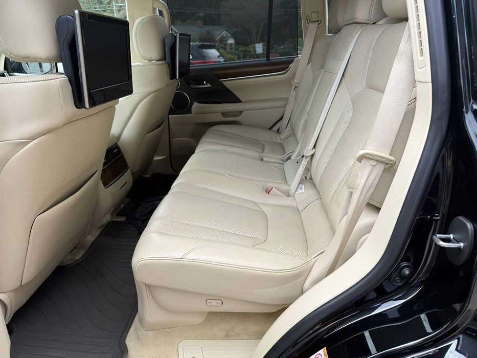 Lexus LX 570      2017