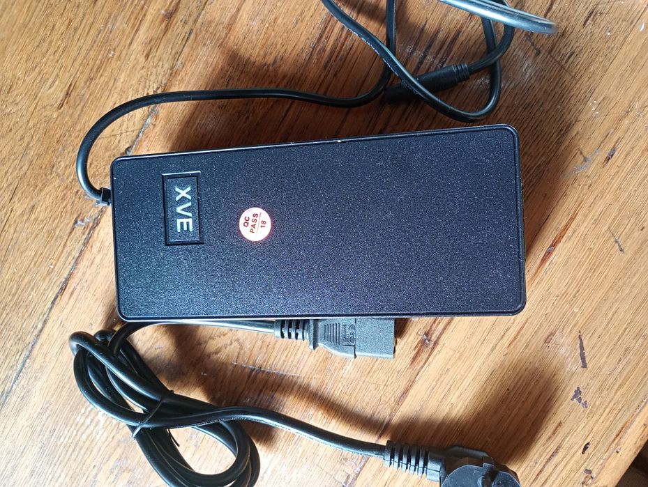 Ładowarka do hulajnogi kukurin g4