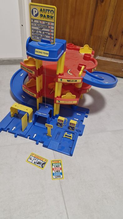 Garaż - parking dla aut wadera