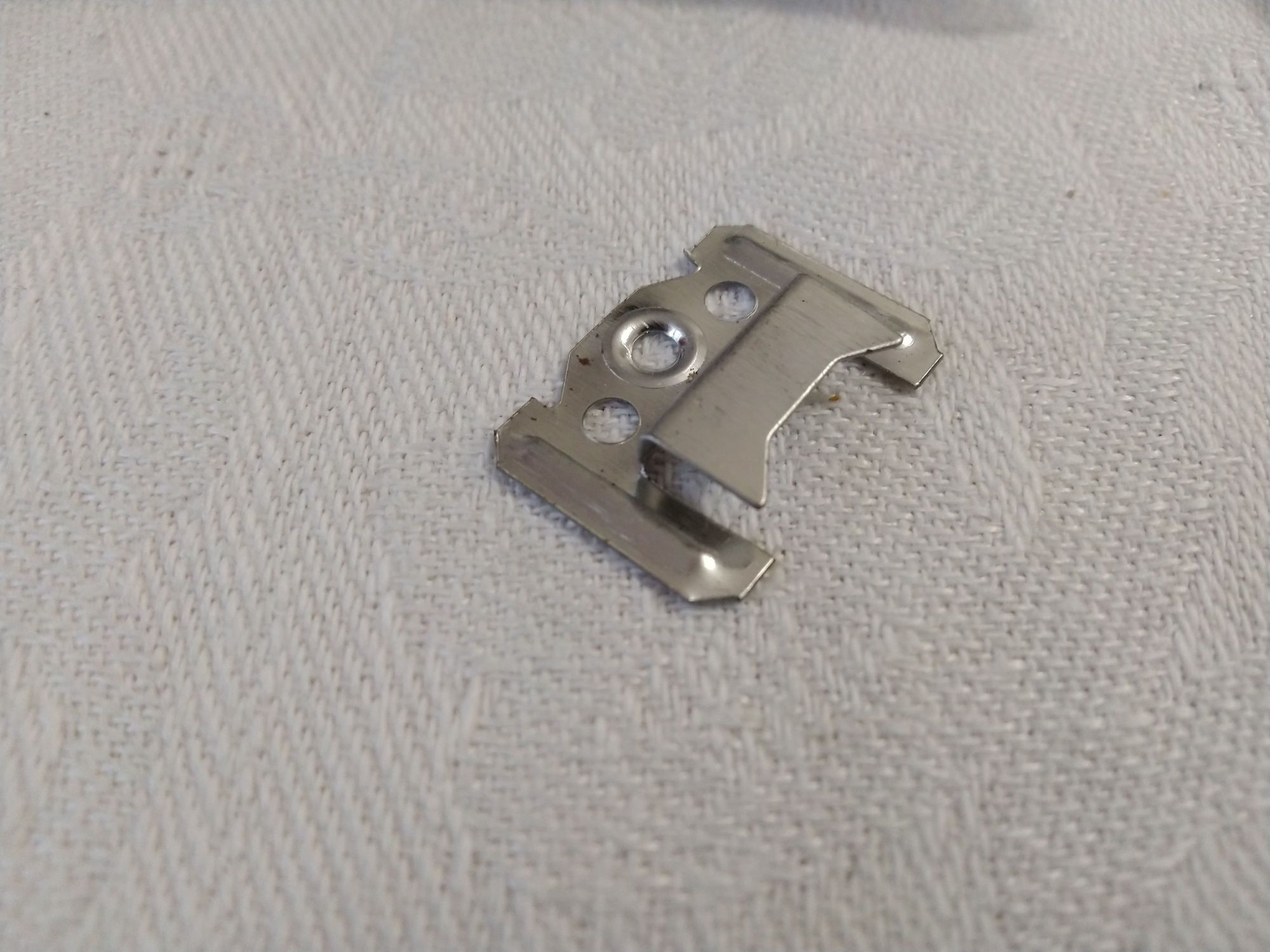 Klamry do paneli, boazerii 3mm. Vorel 04720 - 373 szt.