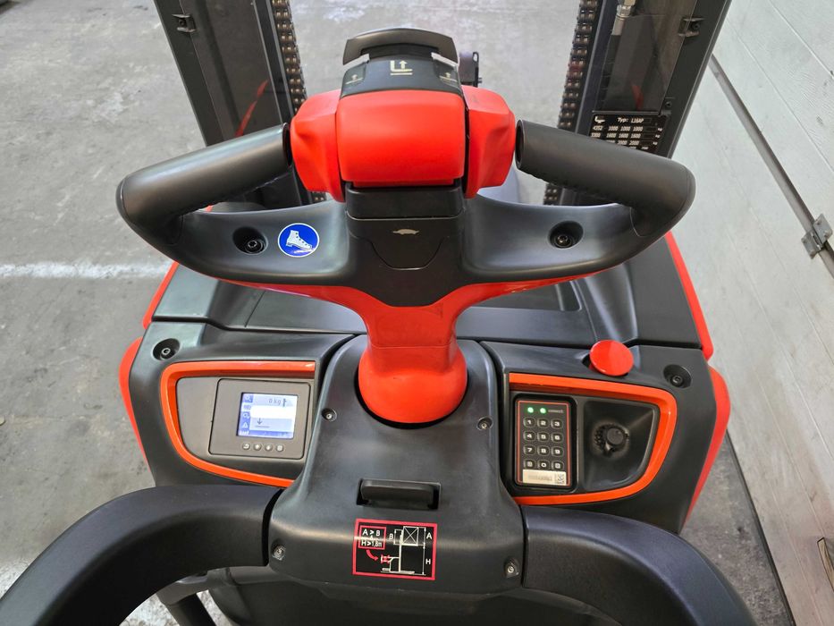 Штабелер самохідний Linde 1.4 тонни, підйом 4,352 метра 2021 рік