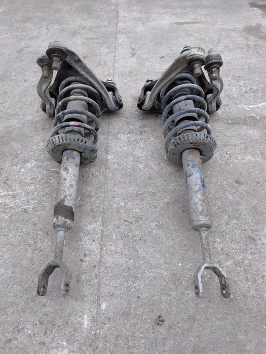 Продам передние стойки на audi a4 b5