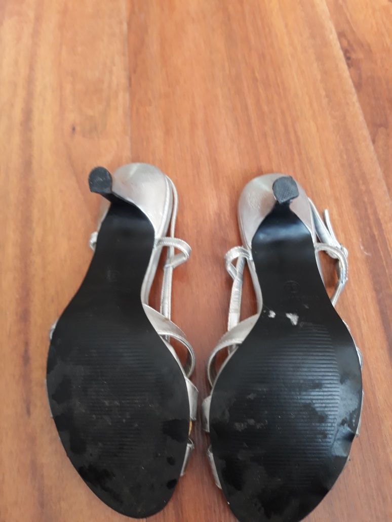 Sprzedam buty damskie szpilki