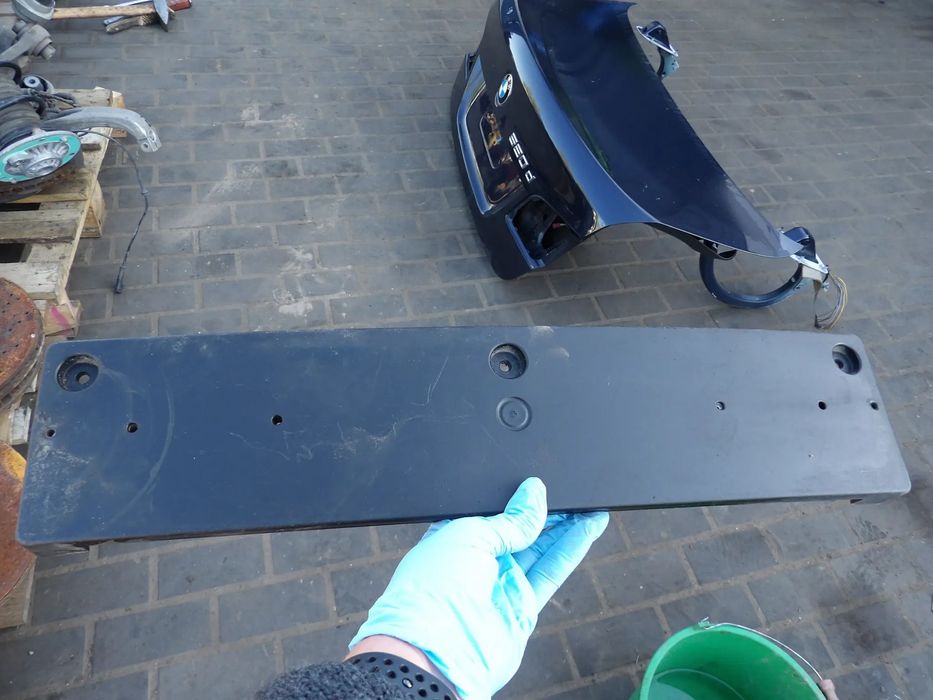 BMW - F07 - PODKŁADKA POD TABLICĘ REJESTRACYJNĄ - 8049292