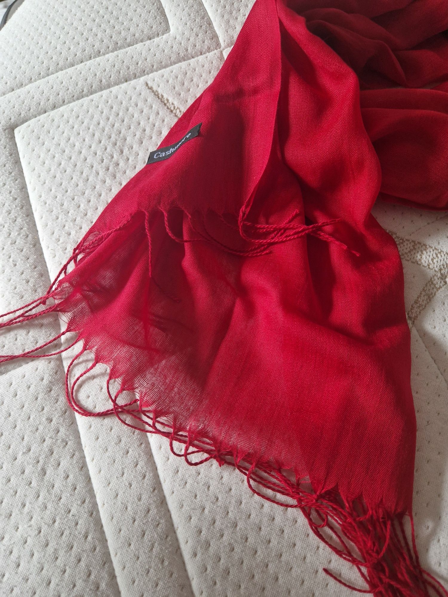 Czerwony  szalik Cashmere, elegancki i stylowy klasyczny, casualowy