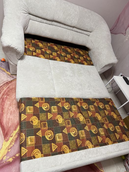 Диван сіро-бежевий