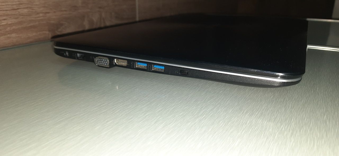 Ноутбук Asus r556l в чудовому стані!