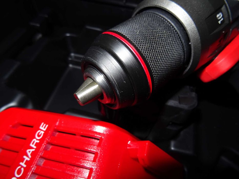 Milwaukee M18 FDD3 Wiertarko-wkrętarka  + akumulator 5.0 Ah + walizka