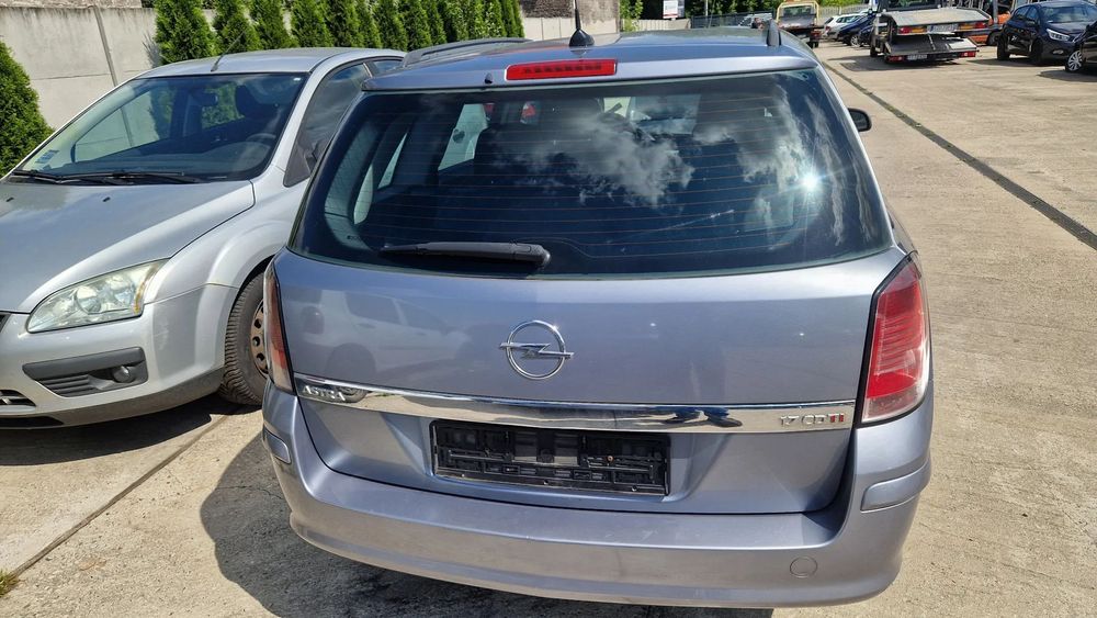 OPEL ASTRA H KOMBI KLAPA BAGAŻNIKA Z163
