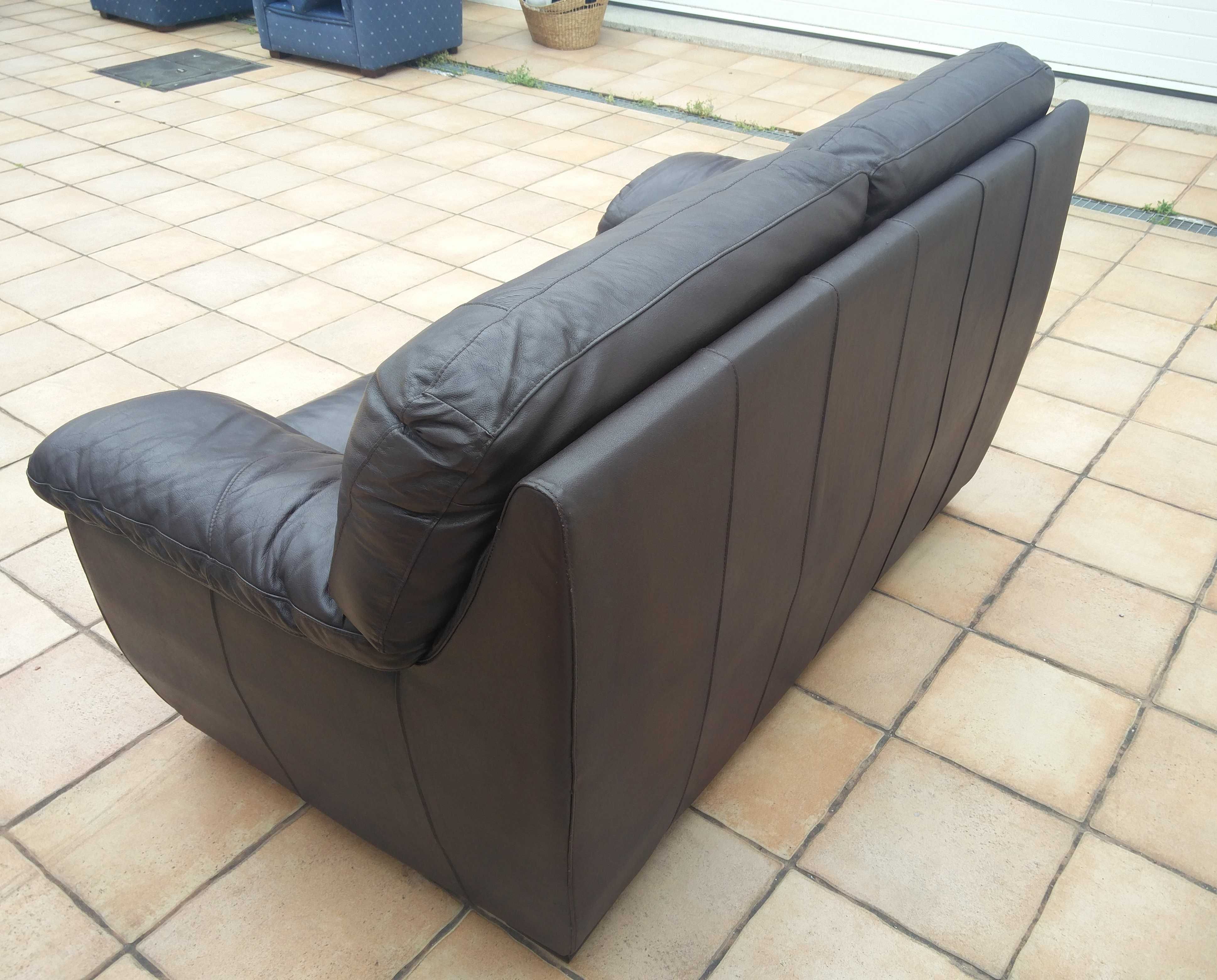 conjunto de 2 sofas em pele genuina, cor castanha, € 425,00