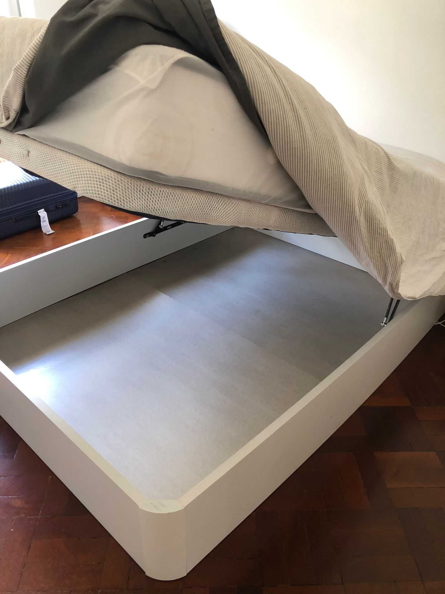 Cama casal baú + colchão ortopédico (190x140cm) HomyCasa