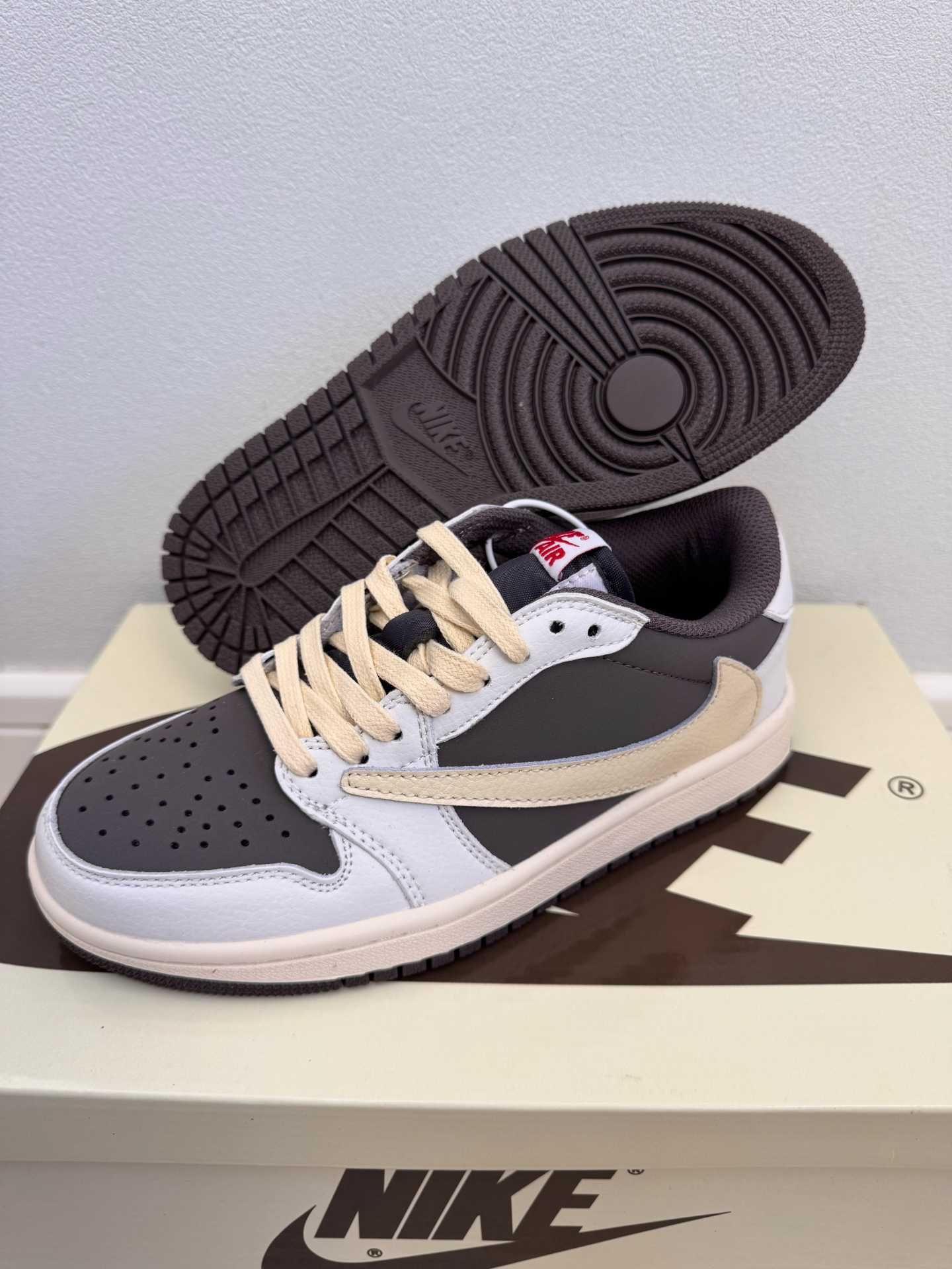 Travis_Scott/Buty_Jordan1_Retro_Low_OG_SP Unisextrampki R.41
