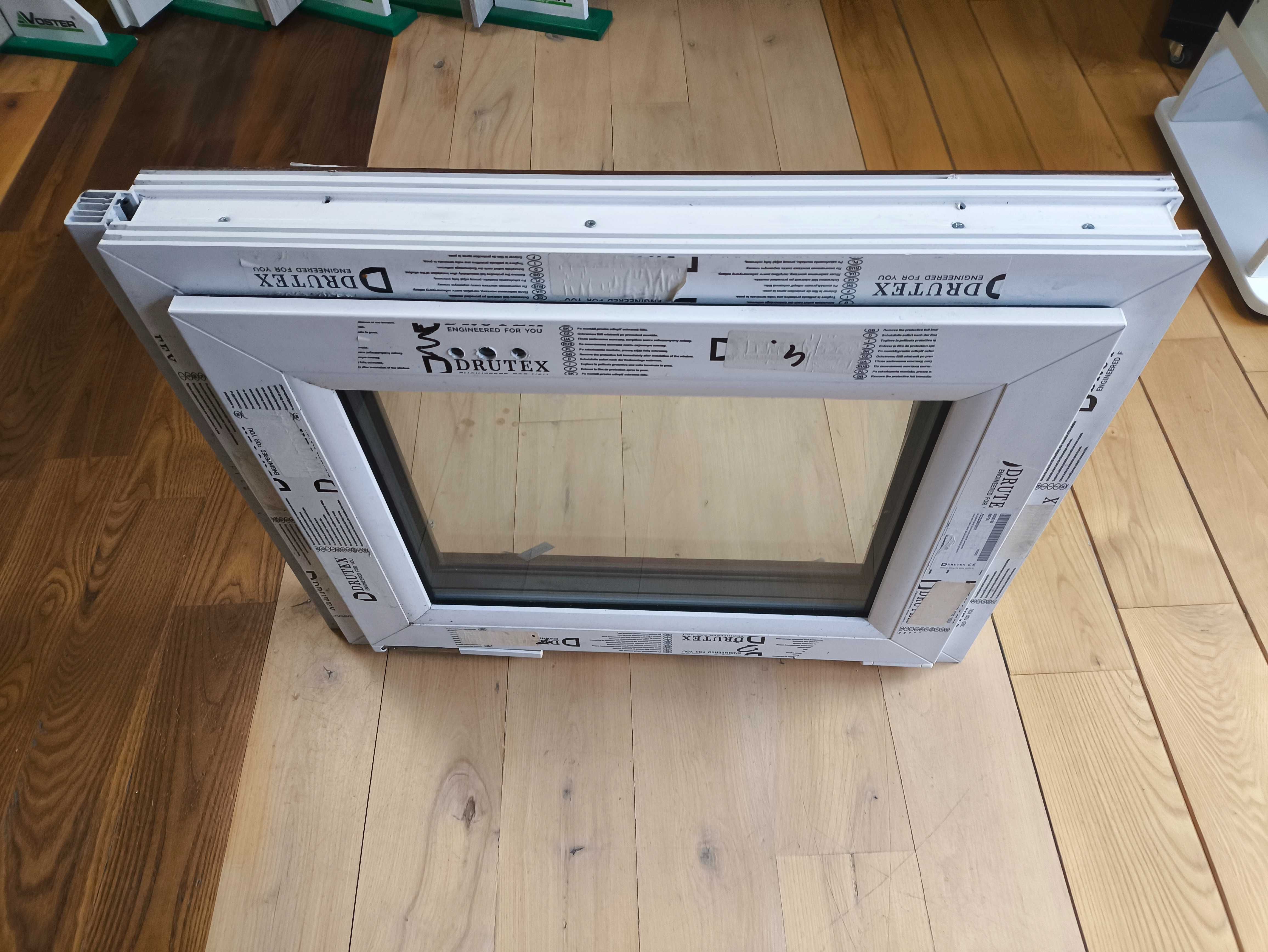 Okno PCV 600 x 700 mm Drutex w kolorze orzech - dostępne od ręki