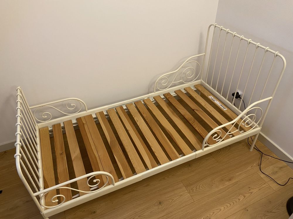 Łóżko białe metalowe Minnen Ikea plus materac