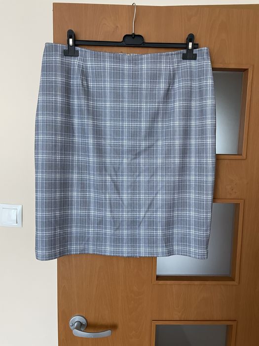 Jasno szara spódnica w kratę or. 46