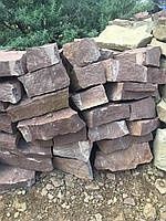 червоний камінь на паркан фундамент