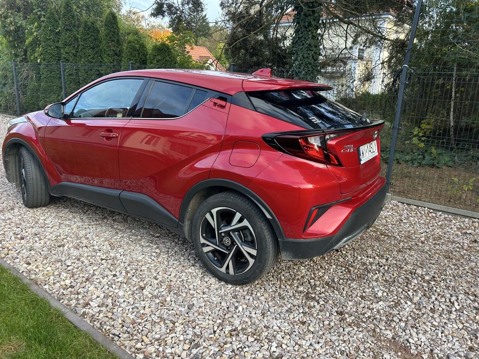 Toyota c-hr 2.0 hybrid rok 2022