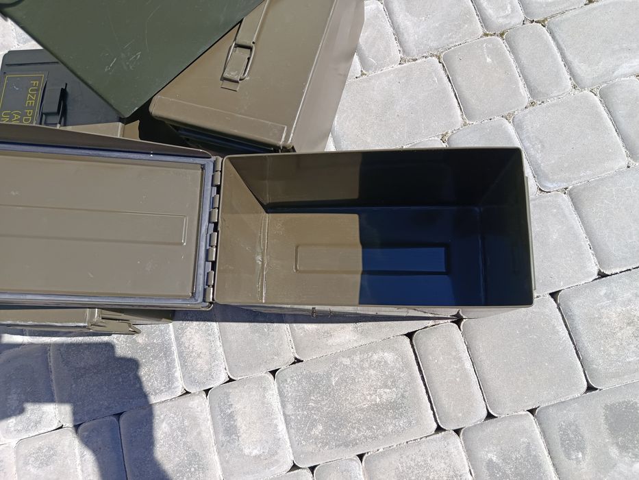 Ящик металевмй герметичний