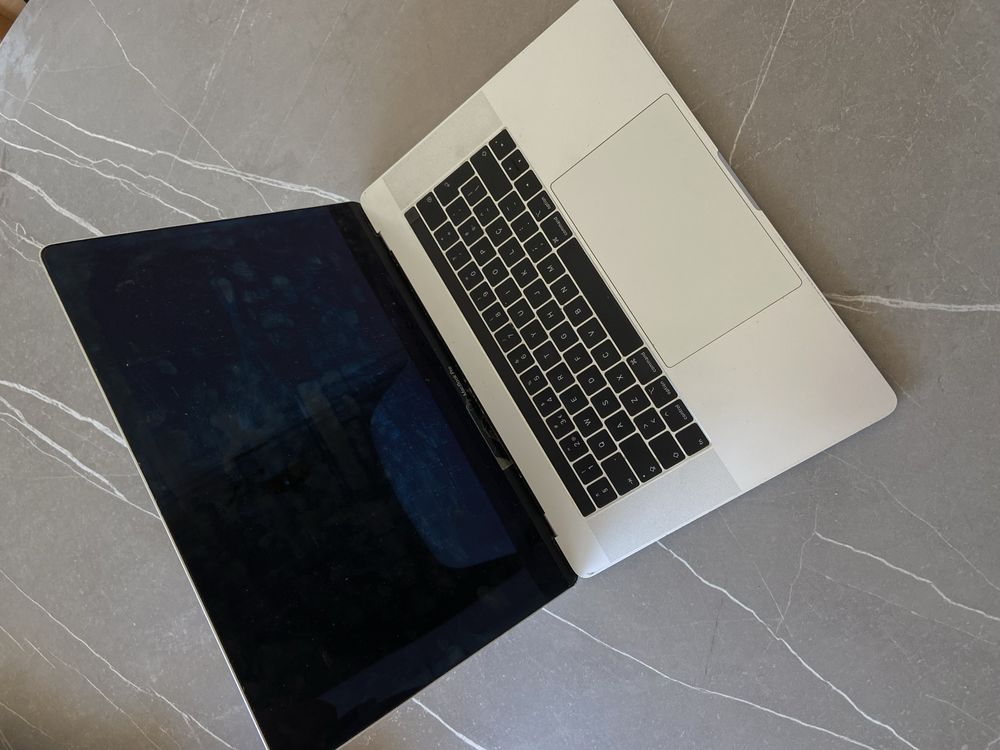 MacBook Pro 2019 i7