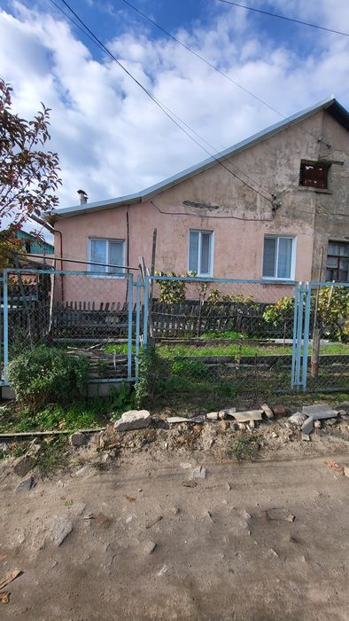 Продаю 3 кімнатну частину будинку з власним двором