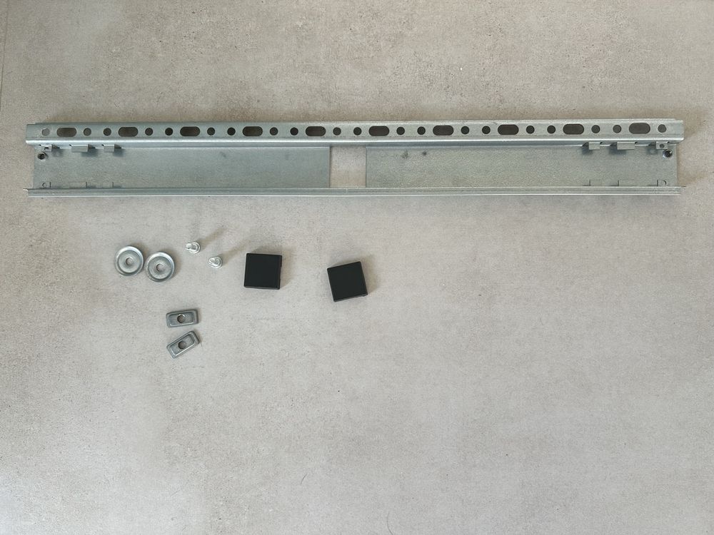 Szafka besta ikea, wisząca ze szklanym frontem Glassvik
