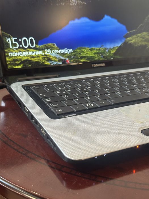 Большой ноутбук Toshiba Satellite L77 A6 HDD 250GB
