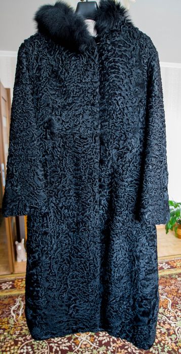 Płaszcz damski z karakuł