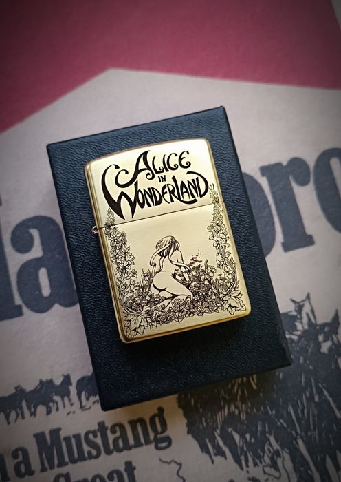 Новая оригинальная зажигалка Zippo Armor 168 с гравировкой Алиса